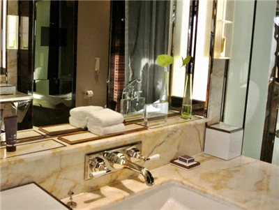 چھوٹے باتھ رومز کے لیے میک اپ آرگنائزر کے آئیڈیاز