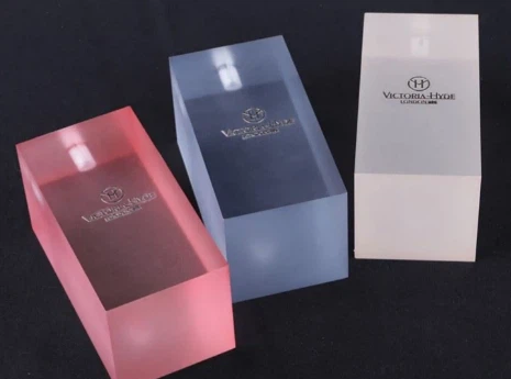 ڈسپلے کیس دیکھیں: لگژری بمقابلہ بجٹ کے اختیارات